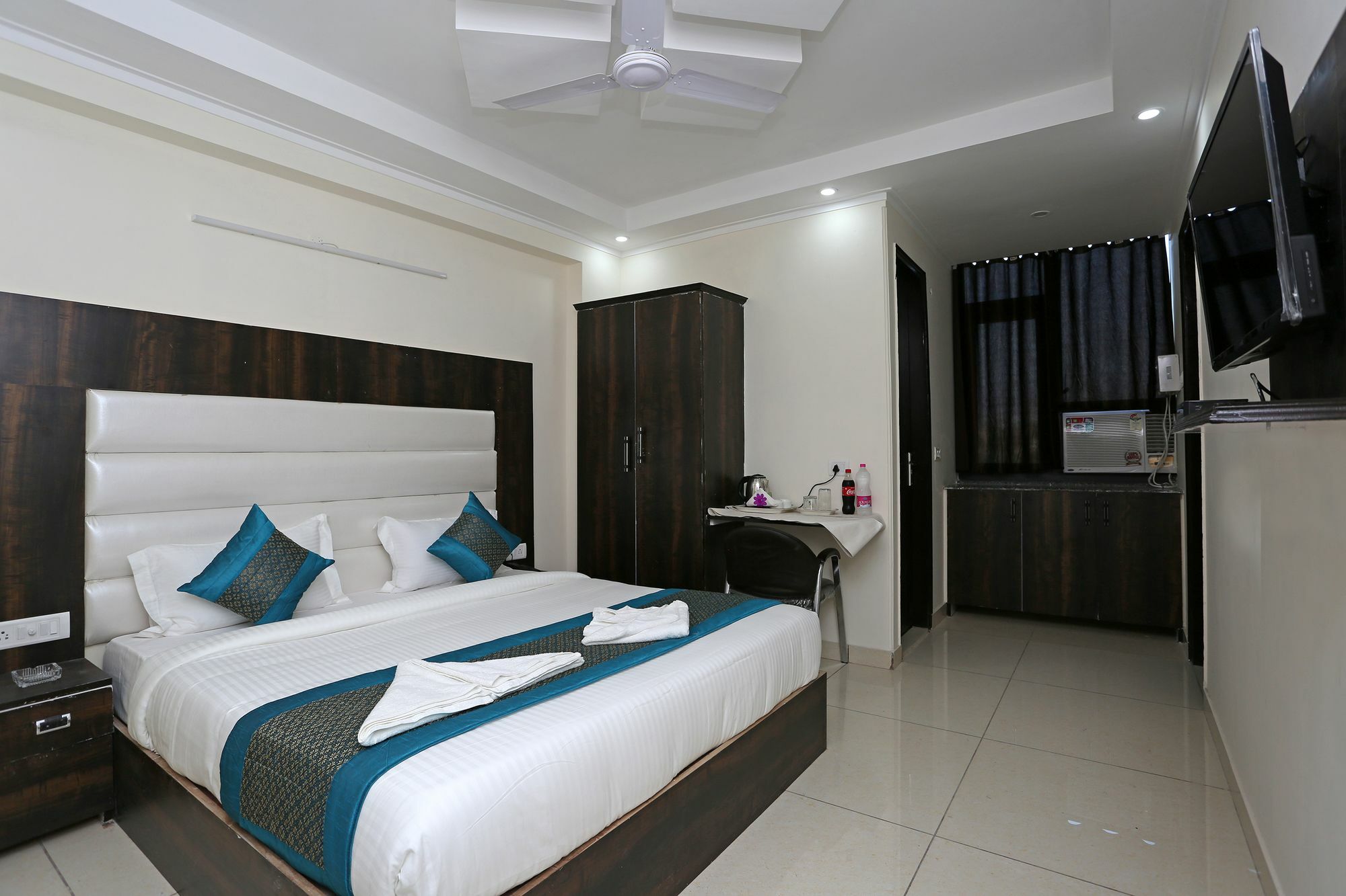Hotel Aero Stay New Delhi Exteriör bild