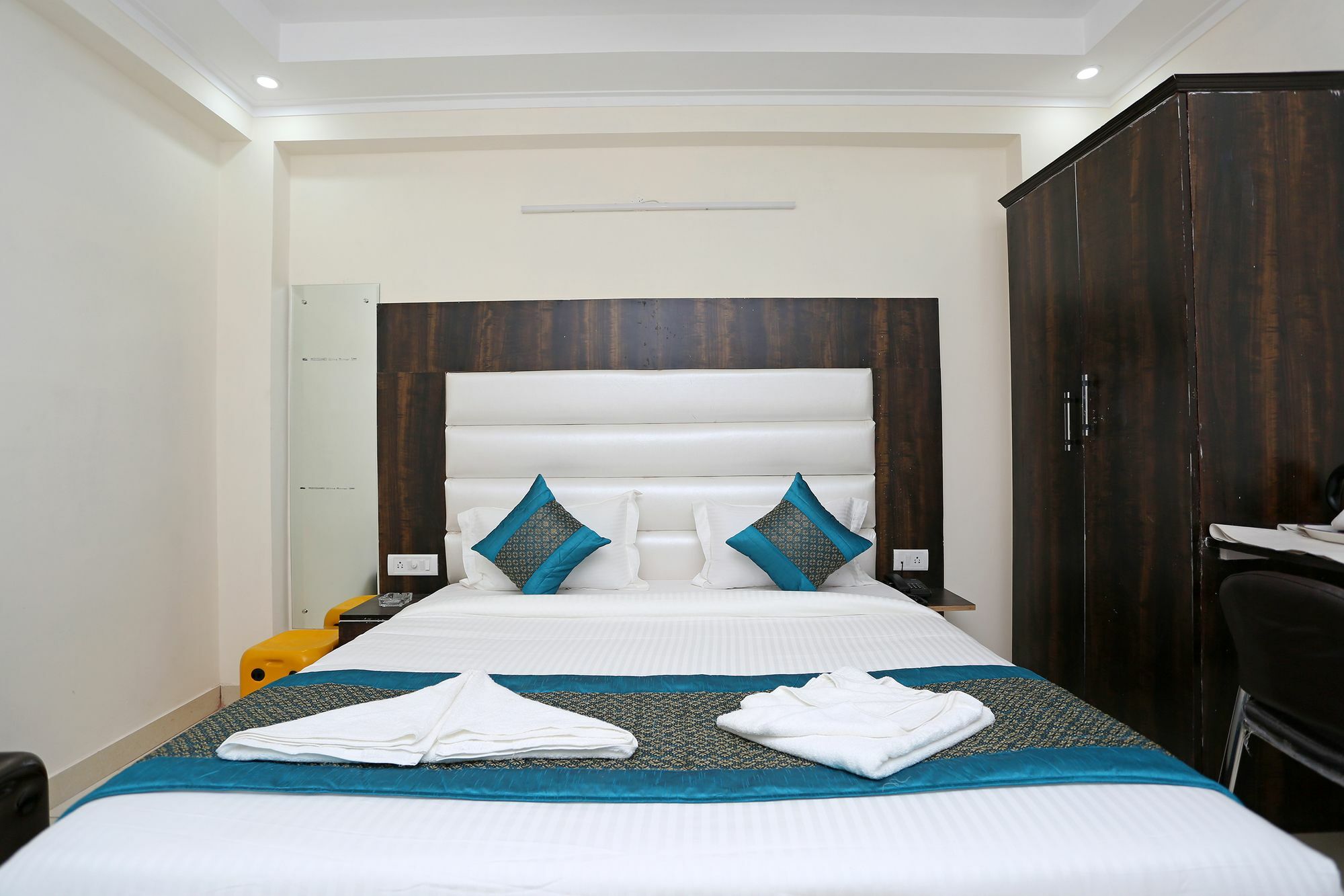 Hotel Aero Stay New Delhi Exteriör bild