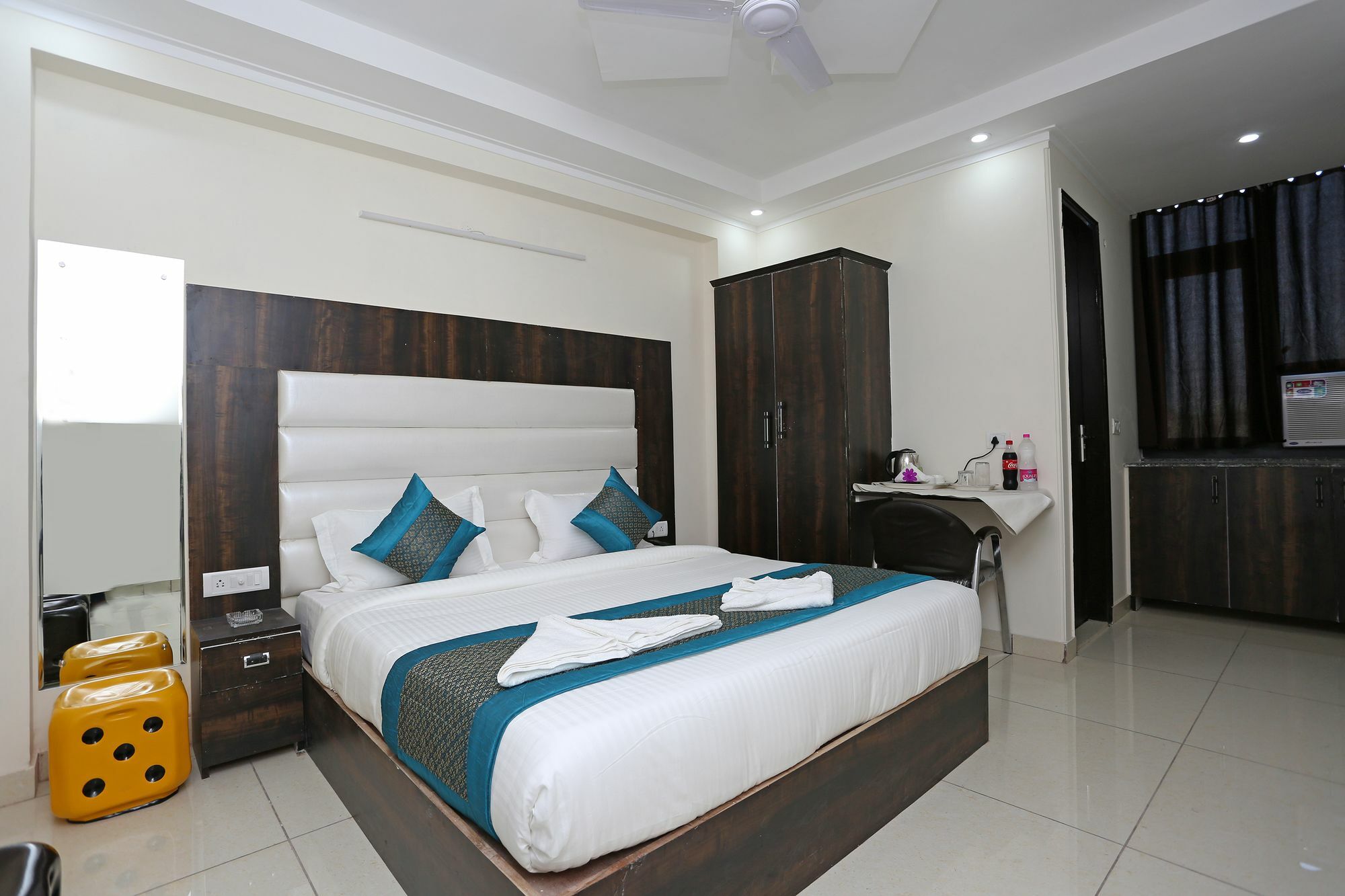 Hotel Aero Stay New Delhi Exteriör bild
