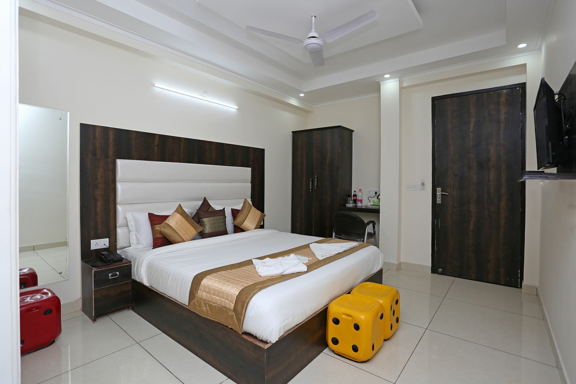 Hotel Aero Stay New Delhi Exteriör bild
