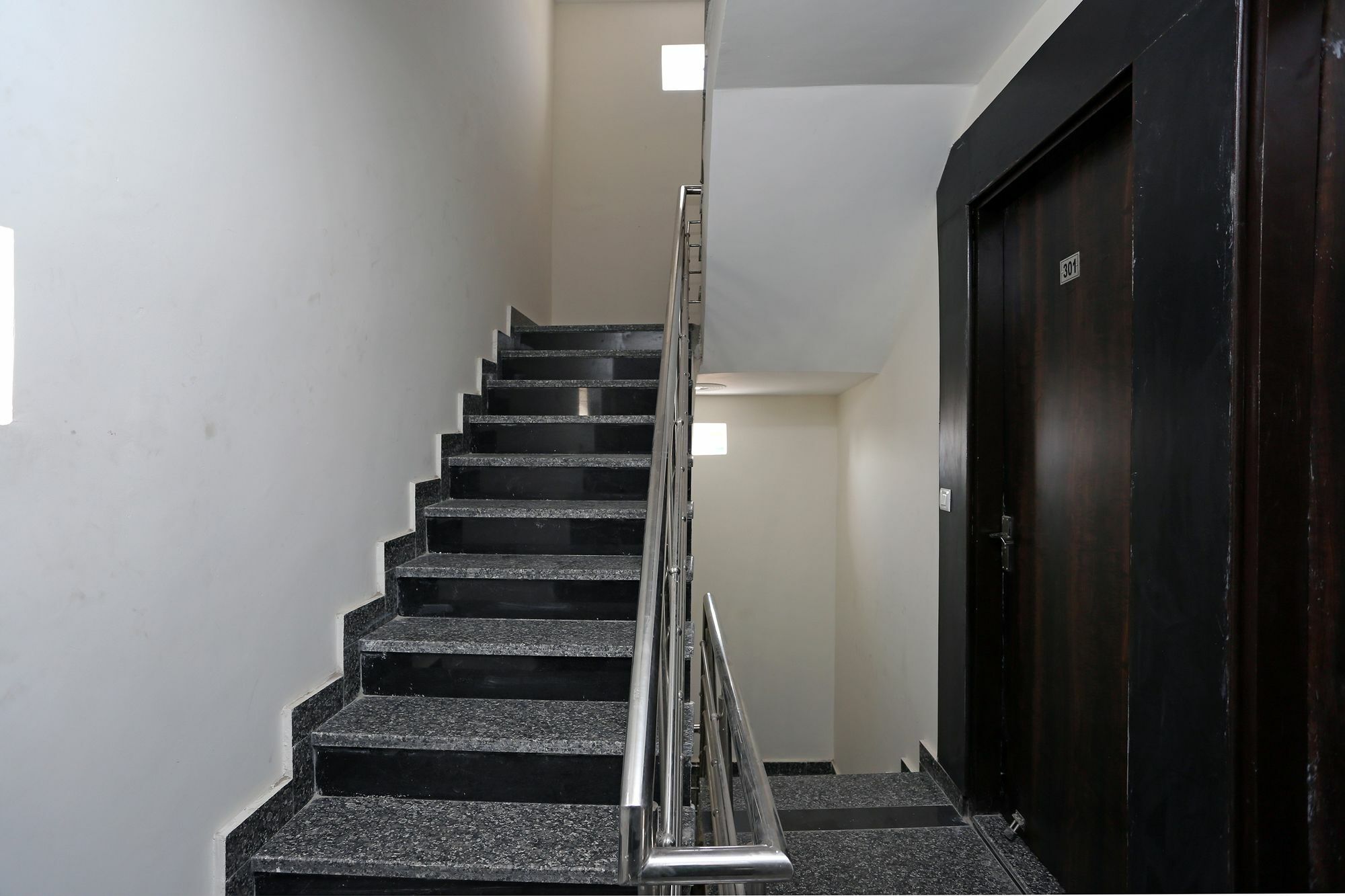 Hotel Aero Stay New Delhi Exteriör bild